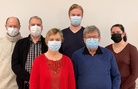 Pyhtään Kokoomus ry:n hallitus koronasuojaimissaan. Vasemmalta Olli Nuuttila, Jarmo Kulhelm, Kirsi Tuomala, Aleksi Kurki, Erkki Huhtinen ja Jane Salama. Kuvasta puuttuvat Timo Joas, Anne Metsoja ja Vesa Pykäläinen.